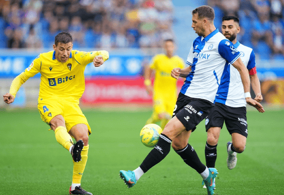 LOL全球总决赛-关于比利亚雷亚尔训练开放日，转会期篮板制胜引欢呼，全明星赛在即，年轻球员得到机会的信息